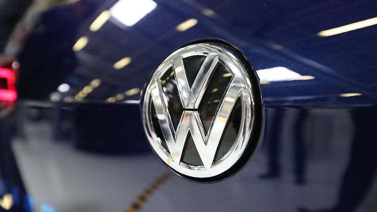 Beim Volkswagen-Konzern gibt es nach Angaben des Betriebsratschefs zu viele Doppelungen im Entwicklungsbereich.