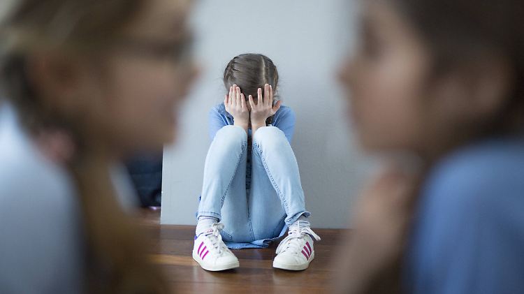 Rund 3,8 Millionen Kinder in Deutschland haben Eltern mit seelischen Krankheiten oder Suchtproblemen. Mit den eigenen Bedürfnissen bleiben sie oft auf der Strecke.