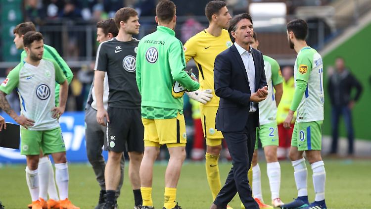 Bruno Labbadia muss aus seinen Spielern auf der Saisonzielgraden ein Team formen.
