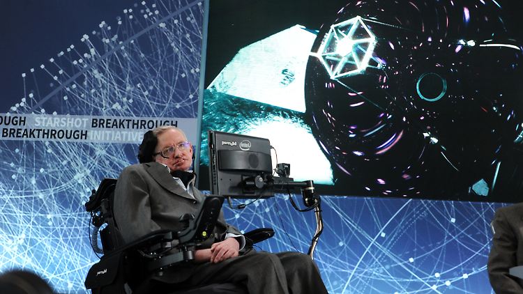 Stephen Hawking bei der Präsentation einer seiner Arbeiten.