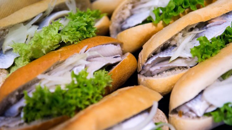 Fisch im Brötchen gibt es in vielen Varianten.