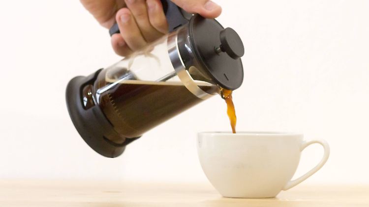 Guten Morgen! Erstmal einen Kaffee brauen. Flachwitze helfen tatsächlich beim Russisch lernen.
