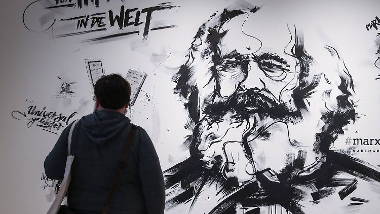 Am Karl-Marx-Haus in Trier.