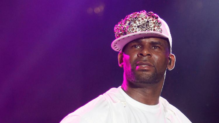 "Viele dunkle Beschreibungen" von "Unruhestiftern und Lügnern" auf der Suche nach "Profit und Ruhm": R. Kelly dementiert die Sex-Vorwürfe.