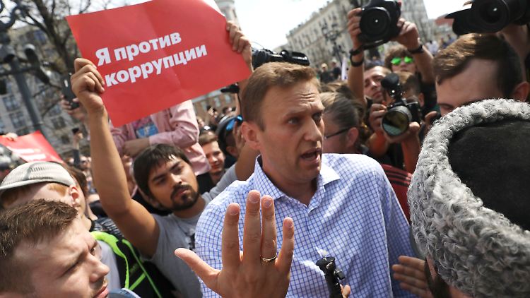 Allein in Moskau nahm die Polizei nach eigenen Angaben 300 Demonstranten fest, nach Oppositionsdarstellung sogar 700. 