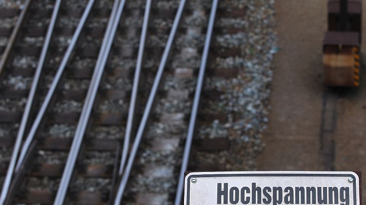 Kabelbruch in der Oberleitung: In Würzburg stehen am Sonntag bei der Bahn für gut eine Stunde alle Räder still.