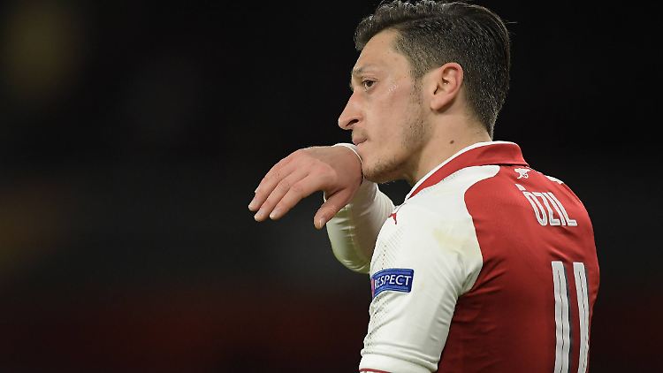 Özil fehlt dem FC Arsenal wegen Rückenbeschwerden.