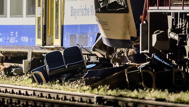 Bergungs- und Rettungskräfte sind vor Ort.