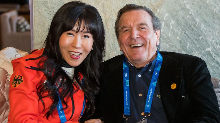 Soyeon Kim und Gerhard Schröder haben wohl geheiratet.