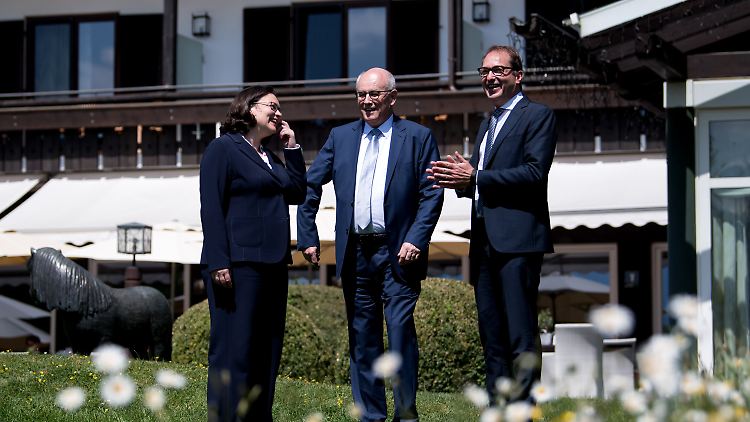 Nahles, Kauder und Dorbindt (v.l.) wollen jetzt gut zusammen regieren.