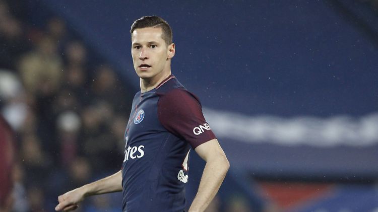 Julian Draxler wird beim Pokalsieg eingewechselt.