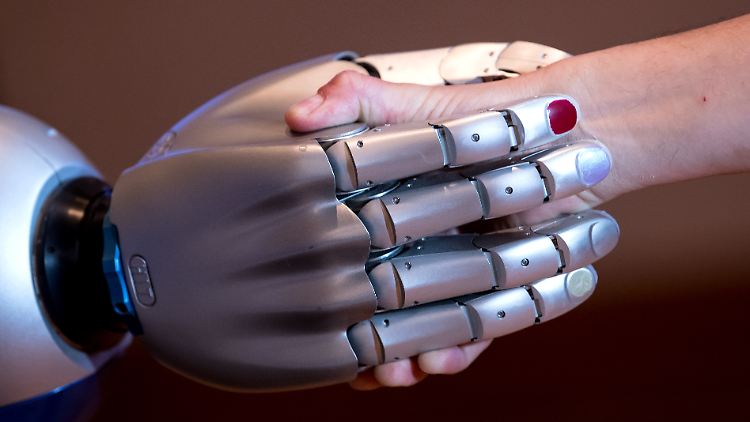Kann nicht nur Hände schütteln, sondern auch Getränke reichen und die Bettdecke aufschlagen: Roboterarm Edan.