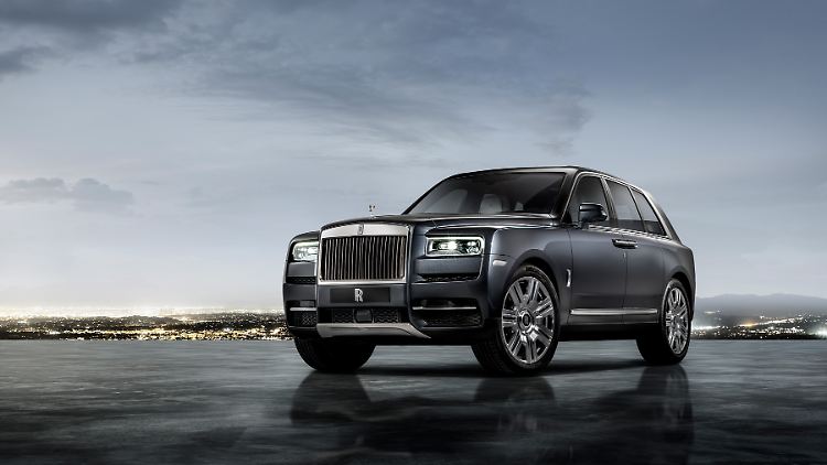 High-End-Luxus für die Schotterpiste: Der Rolls-Royce Cullinan rollt auf 22-Zoll-Felgen.