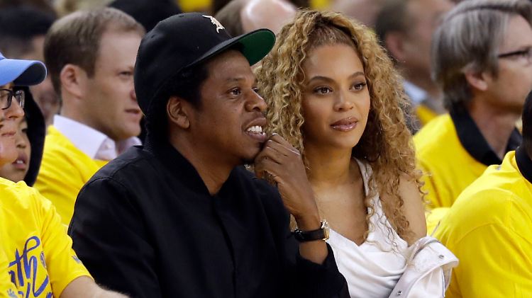 Sie veröffentlicht ihre Werke in seiner Firma: Beyoncé und Jay Z.