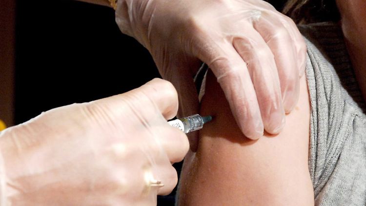 In Deutschland haben nur 45 Prozent der 17-Jährigen Mädchen den Impfschutz.