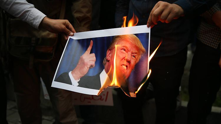 In Teheran wurden Trump-Bilder verbrannt.