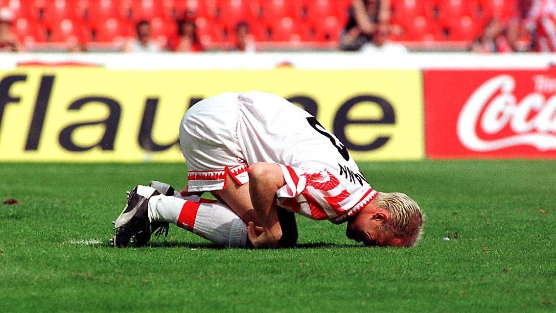 Dann folgte erstmals der schmerzhafte Absturz in die 2. Liga.
