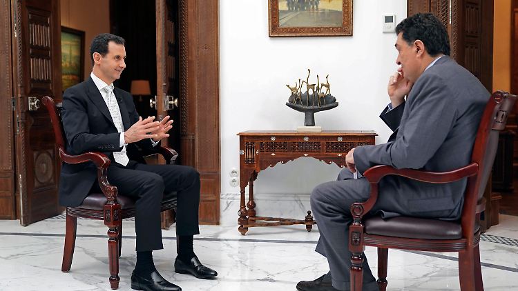 Assad im Gespräch mit dem Chefredakteur der griechischen Zeitung.