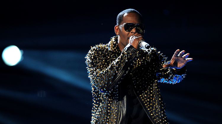 Bei 40 Millionen verkauften Alben dürfte R. Kelly die Strafmaßnahme nicht wehtun.