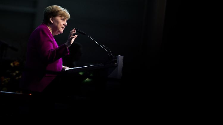 Angela Merkel spricht auf dem Katholikentag.