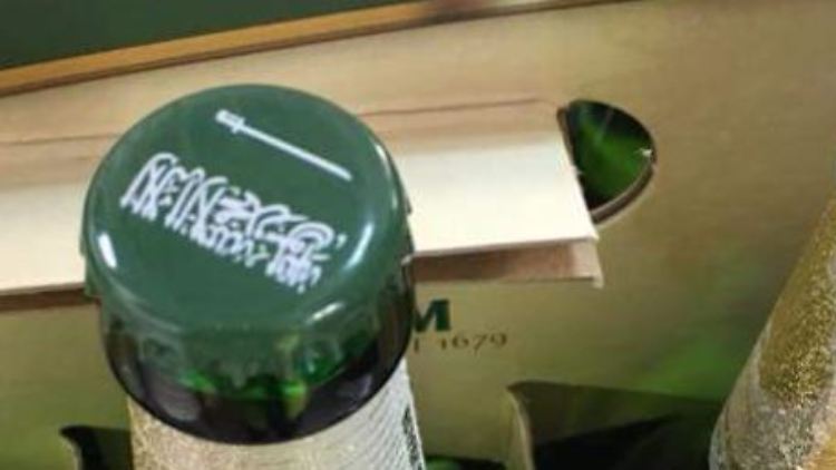 Die Kronkorken mit der saudischen Flagge sollen nun wieder aus dem Verkehr gezogen werden.