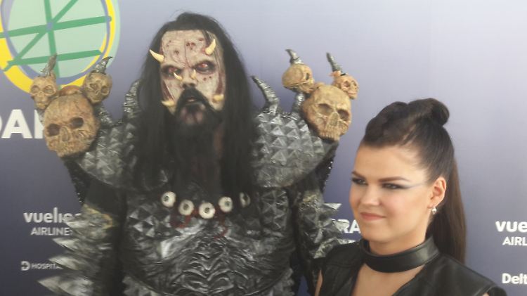 Geballte Monster-Kraft: Saaro Aalto und Mr. Lordi aus Finnland.