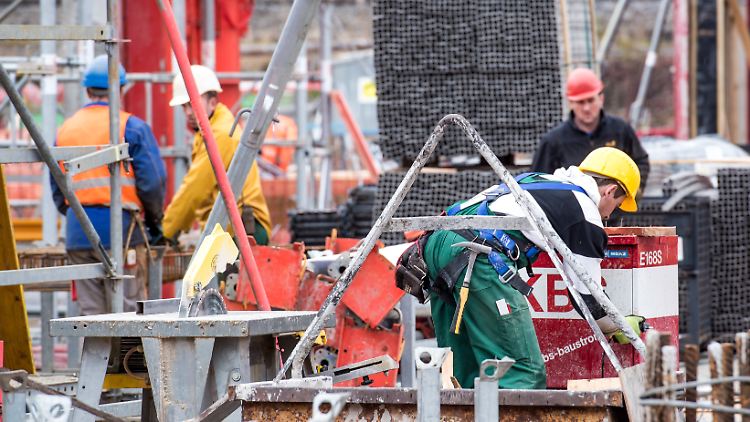 Harte Arbeit zwischen Beton, Armierungsstahl, Dämmstoffen und schwerem Bauholz: Die Gewerkschaft fordert sechs Prozent mehr.
