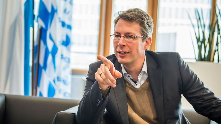 Für Markus Blume ist die AfD der Feind Bayerns.