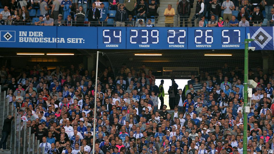 Noch läuft die Uhr beim HSV - um 17.20 Uhr könnte sie genullt werden.
