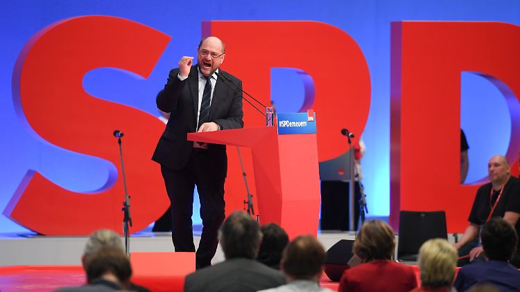 "Ich hoffe auf jeden Fall, dass er in der SPD und darüber hinaus weiter die laute und engagierte Stimme Europas bleibt": Michael Müller über Martin Schulz (l.).