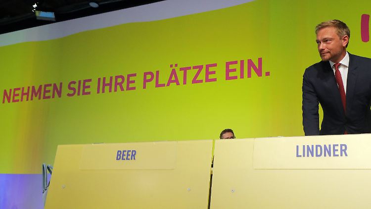 Parteitag der Liberalen in Berlin: FDP-Chef Christian Lindner muss sich auch für den Rückzug aus der Regierungsverantwortung rechtfertigen.