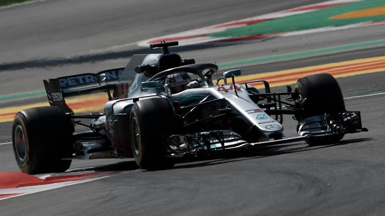 Bereit fürs Qualifying: Mercedes-Pilot Lewis Hamilton sicherte sich wie schon im zweiten Training die Bestzeit.