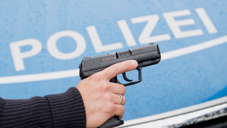 Ein 27-jähriger Polizist sah sich gezwungen, das aggressive Tier zu erschießen. (Symbolbild)