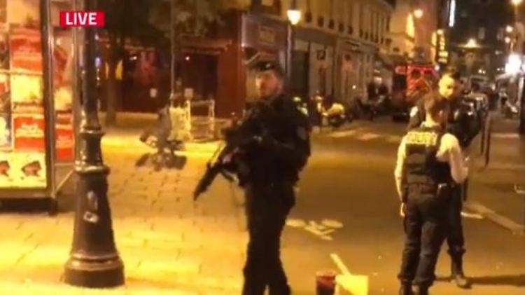 Sicherheitskräfte riegeln Teile der Pariser Innenstadt ab.