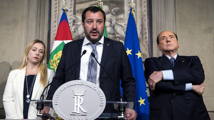 Lega-Nord-Chef Matteo Salvini (m) könnte gemeinsam mit der Fünf-Sterne-Bewegung schon bald eine Regierung bilden.