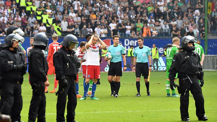 Schiedsrichter Brych behält in einer turbulenten Schlussphase die Kontrolle - und trifft die richtige Entscheidung.