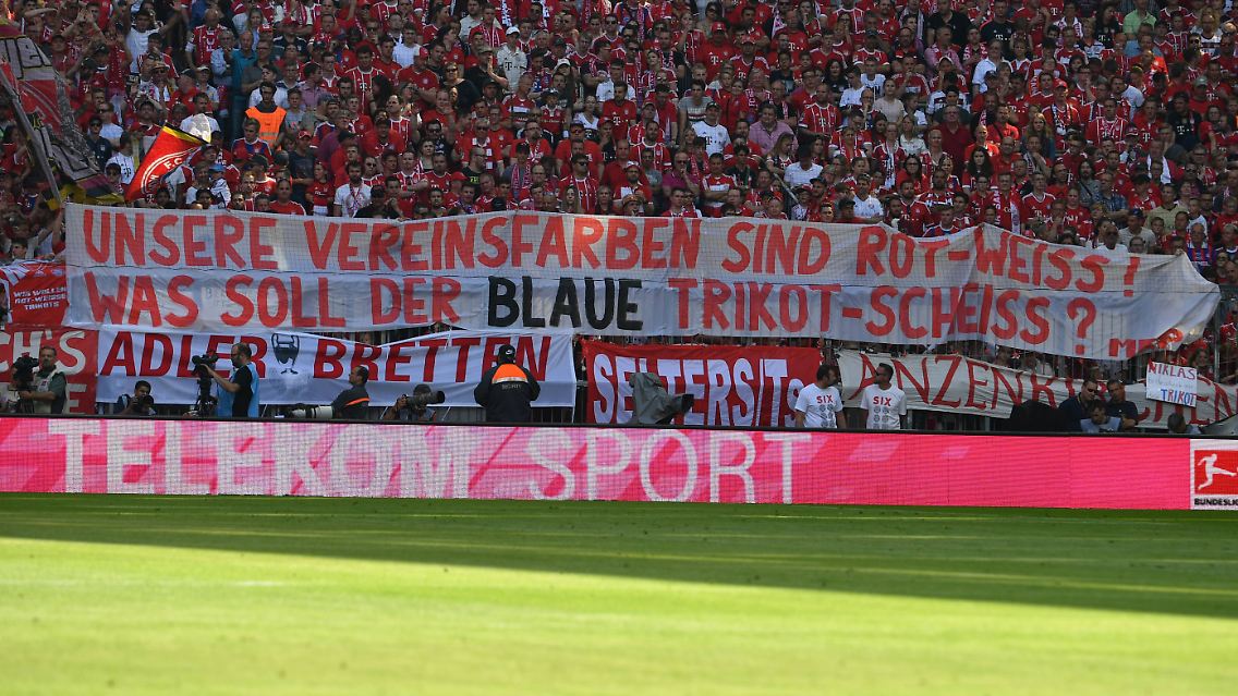Das Bayern-Trikot gefällt den eigenen Fans nicht - gegen den Preis von knapp 90 Euro protestiert niemand.