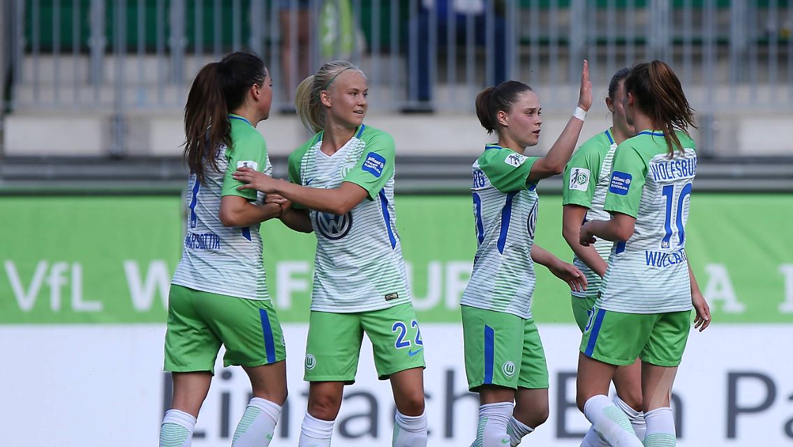 Jubel in Wolfsburg - Die Damenmannschaft ist deutscher Meister.