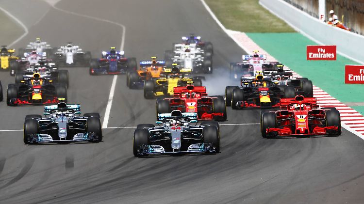 Lewis Hamilton fuhr in Barcelona ganz entspannt zum zweiten Saisonsieg.