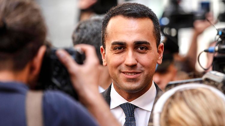 Luigi Di Maio von der Fünf-Sterne-Bewegung einigt sich mit der rechtsextremen Lega Nord.