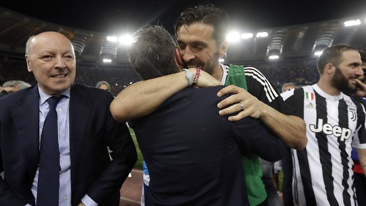 Juves Feierbiest Buffon feiert den siebten Meistertitel der "Alten Dame" in Folge.
