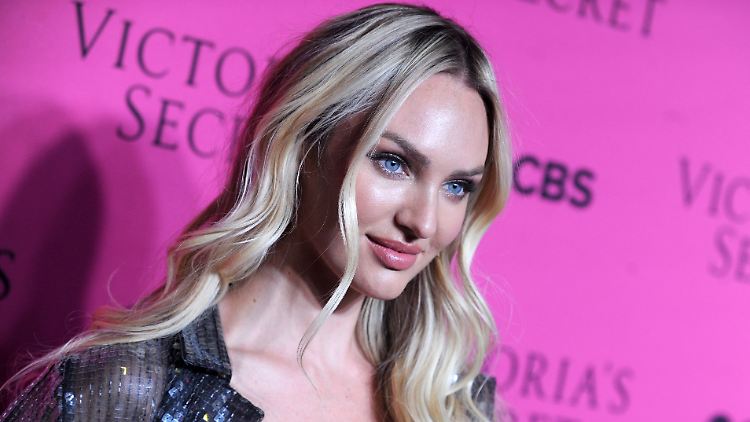 Candice Swanepoel stillt ihr Kind und sieht auch keinen Grund, das zu verstecken.