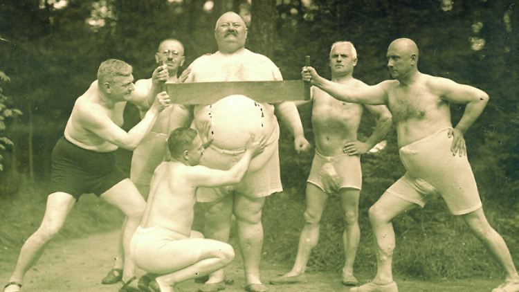 Der Bauch muss weg - allerdings kannte man auch früher schon bessere Mittel als die Säge. 