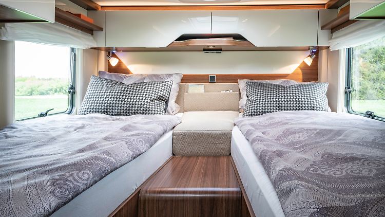 Im Hymermobil B-Class Modern Comfort 580 erwarte die Reisenden zwei sehr komfortable Einzelbetten im Heck.