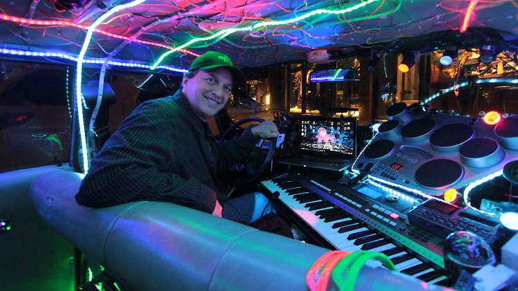 Das Barnes mit seinem Taxi unterwegs sein darf verdankt er auch der Bekanntschaft zum Polizeichef von Aspen.