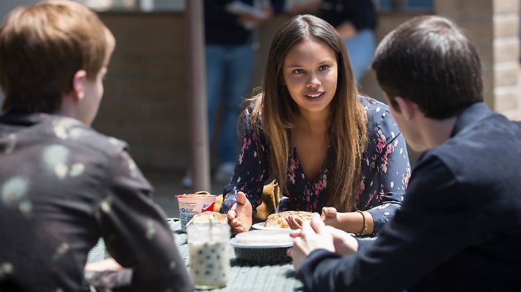 Alisha Boe spielt Jessica bei "Tote Mädchen lügen nicht". Ihre Figur ist die spannendste der zweiten Staffel.