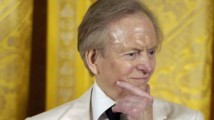 Scharfzüngiger Beobachter und feinem Zwirn: Den weißen Anzug machte Tom Wolfe zum Markenzeichen.