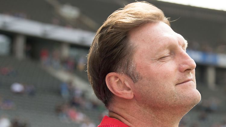 Hasenhüttl hat noch ein Jahr Vertrag in Leipzig, bleibt er?