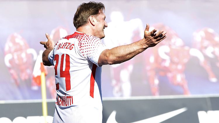 So war skurrilerweise Ralph Hasenhüttls Auftritt als Stürmer beim Abschiedsspiel von Klubikone Dominik Kaiser am Sonntag sein letzter bei Rasenballsport.