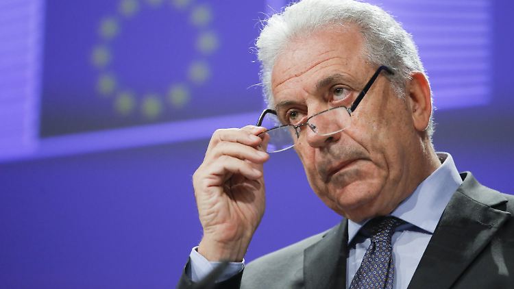 EU-Kommissar Dimitris Avramopoulos will ernst machen: Das sogenannte Blocking Statute soll helfen, die US-Sanktionen für europäische Firmen auszuhebeln.